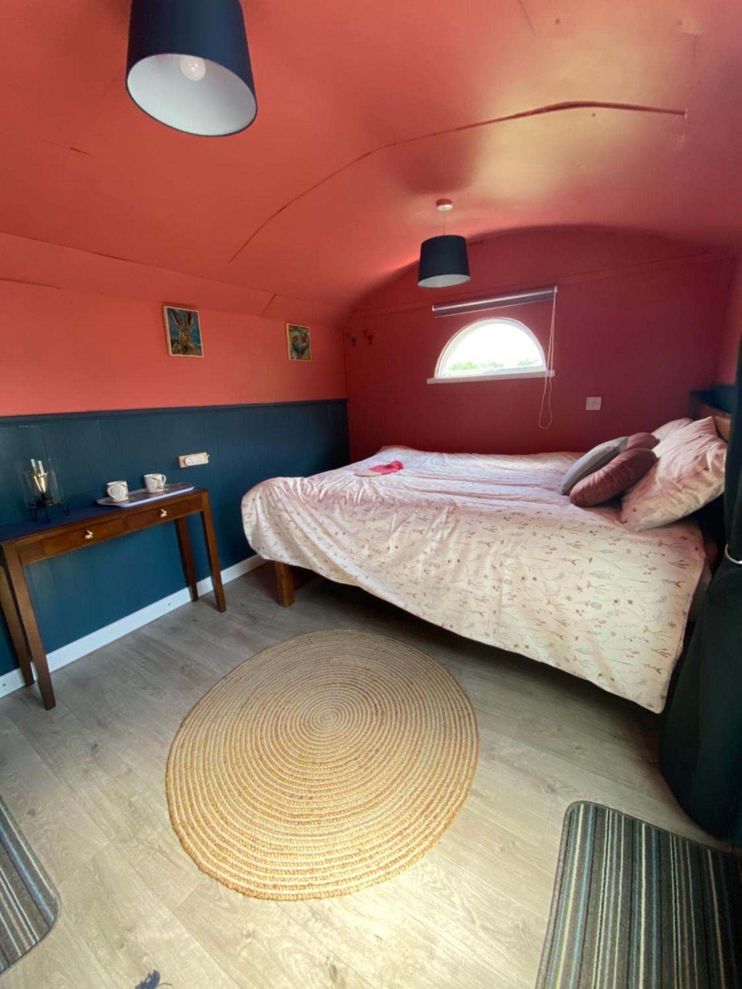 The Hares Hut At Carrigeen Glamping Kilkenny Eksteriør bilde